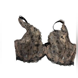 Victoria's Secret Black and Cream Floral Lace Bra